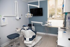 the dental chair at cardinal park family dental care