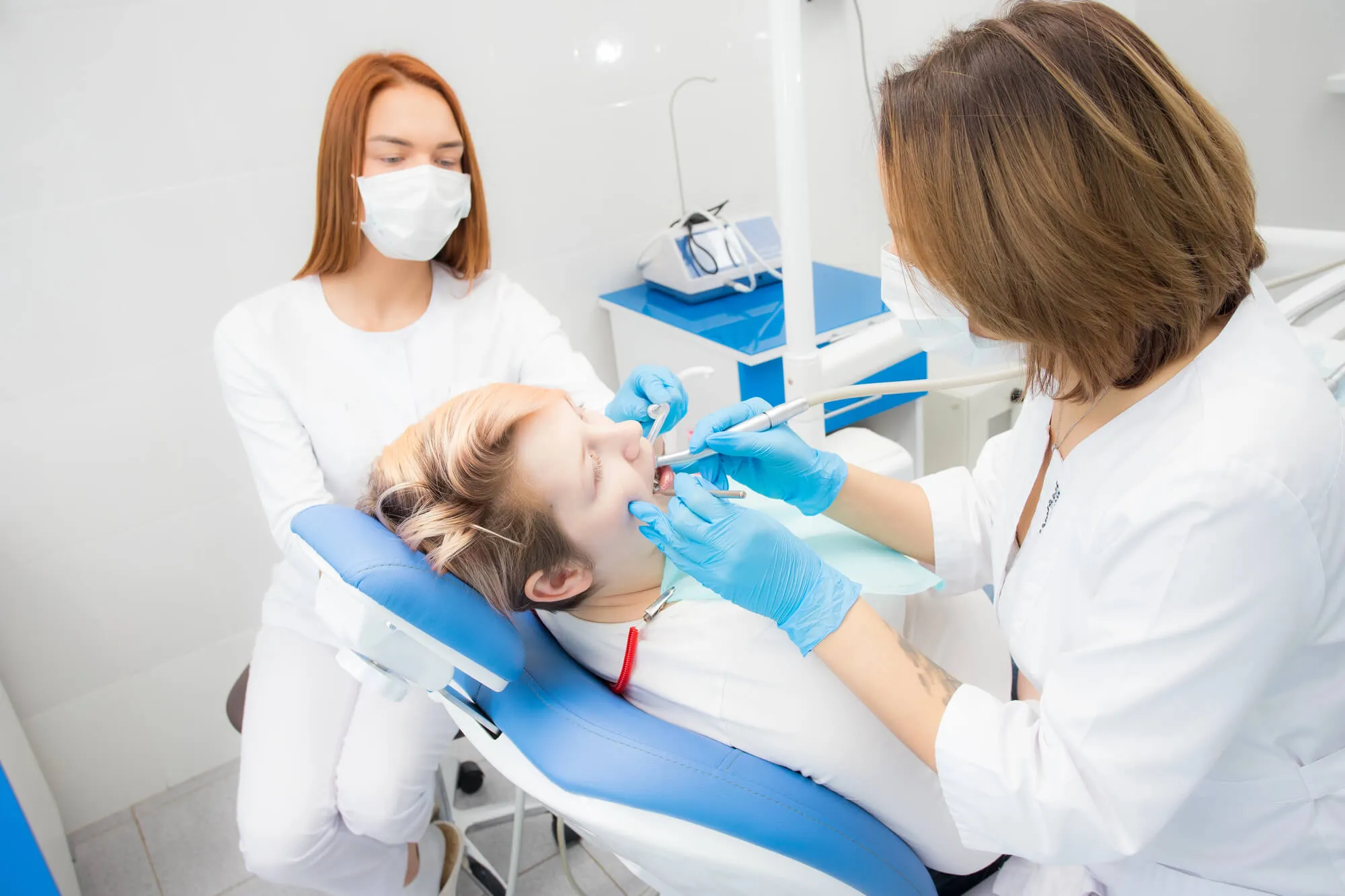 family dentist leesburg va explaining to patients